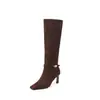 Fivela de Cinto Estilo Britânico 7cm Botas de Salto Alto Atacado 2026 Outono e Inverno Novas Botas Longas de Bico Quadrado Salto Fino Franzidas de Calçar