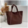 2026 Verano Otoño Nuevo Retro Remache Casual Viaje Diario Bolso de Hombro Único Debajo del Brazo Bolso Tote Bolso Grande de Mano para Mujer