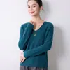 Peça de alta costura pronta para usar com decote V limpo e elegante, mangas compridas, leve e respirável, adequada para o trajeto diário na primavera e no outono, uma blusa estilosa