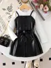 Roupas Infantis Elegantes e Modernas: Novidades de Outono Europeu e Americano da Amazon - Tops Brancos de Manga Longa com Saias de Suspensório Pequenas de Couro