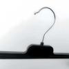 Rack para calças CL736 direto da fábrica, móvel, clipe para calças de plástico preto, espessado, antiderrapante, sem costura, clipe para saia super atacado