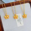 Joyas Populares Chapadas en Oro: Nuevo Colgante de Flor Mariposa Filigrana Tradicional Estilo Chino, Cadena para Clavícula Hueca Chapada en Oro Imitación Tachonada de Diamantes