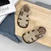 Sandálias de Tecido Vazado Estilo Coreano Retro Moda Britânica Antiderrapantes de Solado Macio para Meninos e Meninas, Bebês e Crianças Pequenas, Calçados de Praia