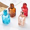Botella de perfume de color disponible, botella de cosméticos, botella con atomizador, botella de perfume cuadrada de 30 ml y 50 ml, botella de vidrio con rosca.