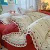 Conjunto Novo de Renda Bordada em Algodão Puro Fresco e Simples de Quatro Peças Nova Cor Jacquard Tecido em Renda Floral Capa de Edredom Lençol de Cama Conjunto de Sacola de Presente~