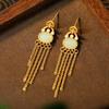 El borde montañas verdes y aguas verdes antiguo chapado en oro imitación jade Hetian temperamento estilo chino pendientes largos con borlas pendientes mujeres