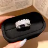 Anel Aberto Redondo de Zircônia Banhado a Ouro Real 14K Anel Versátil de Dedo Indicador Estilo Retro Luxo Leve Toque de Nicho High-End Joia para Mão