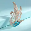 Broche de cristal imitação cisne de alta qualidade para mulheres, broche de luxo anti-luz, broche de temperamento, corsage de diamante, acessórios para terno, atacado