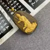 Escultura de Madeira de Ágar Tanyun Xianglong Paisagem Seguro Sem Incidentes Marca Pingente Artesanato em Madeira Pingente de Segurança para Carro