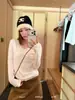 ¡Trece Filas [ALGODÓN DE ÁRBOL] Novedades de Invierno! Camiseta de Manga Larga con Cuello en V y Parches de Encaje Estilo Coreano Ajustada 61113