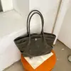 Bolsa de Axila Francesa de Grande Capacidade Outono Inverno 2026 Nova Bolsa Tote Retrô Americana para Deslocamento Casual Bolsa de Ombro Único de Mão