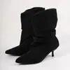 Botas de tornozelo outono e inverno transfronteiriças, bico fino, plissadas, botas curtas, salto gatinho, botas de camurça de cano médio, botas femininas, botas de salto alto para mulheres