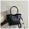 Bolsas para Mulheres 2025 Novo Estilo Bolsa de Ombro Único Transversal Porta-Moedas Celebridade da Internet Bolsa Saco de Alto Padrão Estilo Estrangeiro Cor Sólida Bolsa para o Dia a Dia