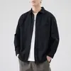 Camisa minimalista retrô estilo japonês, versátil e de corte solto, estilo casual americano, nova coleção de primavera, moderna