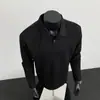 Camiseta de manga comprida para primavera e outono, com gola, modelagem solta, versátil e adequada para jovens, uma camiseta desconstruída casual e esportiva