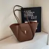Bolsa Tote de Ombro Feminina Versátil da Moda de Grande Capacidade, Lançamento Outono/Inverno, Estilo Coreano de Nicho, High-End para o Dia a Dia