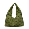 Bolso de mujer de lunares estilo coreano 2026, con un fresco estampado floral, un diseño juvenil y un estilo de bolso tote moderno, retro y chic