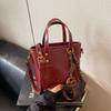 Bolso Pequeño Retro de Alta Gama para Mujer 2025 Nuevo Primavera y Verano Versátil Bolso Cruzado Moderno Super Popular Bolso Satchel Bolso Bucket