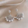 Lágrimas de Sirena Estilo Vintage Zirconia Forma de Abanico Perla Pendientes de Botón Estilo Palacio Pendientes Elegantes Lujo Ligero Pendientes de Gama Alta