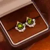 Pendientes Colgantes de Cristal Verde Exquisitos Super Brillantes Lujo Accesible Pendientes de Aguja de Plata de Gama Alta Joyería para Orejas 925 Suministro al por Mayor