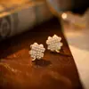 Brincos Populares de Trevo de Quatro Folhas com Micro Zircônias e Pérolas, Tampões de Ouvido Originais de Bambu, Brincos Versáteis de Moda de Alta Qualidade, Brincos Doces