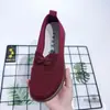 Sapatos femininos transfronteiriços, coleção primavera e outono, sapatos tradicionais de tecido de Pequim, sapatos femininos flyknit respiráveis, sola super macia TPR, estilo slip-on, confortáveis para mães