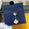 Pulseira de Quatro Flores V-Gold Edição de Luxo Pérola Branca Ouro Rosa Réplica de Luxo Leve Acabamento Fino Moda Feminina Joia Versátil