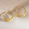 Brincos Europeus e Americanos Transfronteiriços Estilo Metal Multi-Camada Texturizados em Forma de C, Brincos Leves de Luxo High-End, Acessórios de Orelha Versáteis e Elegantes Retrô