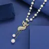 Collar de Perlas de Camelia que Gotea Aceite Nueva Moda para Mujer Exquisita Cadena Larga para Suéter Colgante Versátil de Ropa de Alta Gama