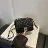 Fecho de Travamento Elegante Feminino 2026 Nova Tendência Moda Corrente com Bordado de Diamante Simples Ombro Transversal Pequena Quadrada Bolsa