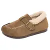 Zapatos de algodón engrosados para otoño e invierno 2026, zapatos tipo gorro, zapatos de mamá, forrados de lana de cordero, versátiles, de suela suave, antideslizantes, cálidos y retro