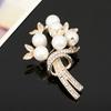 Broche de Flores de Moda Europea y Americana, Estilo Femenino, Diseño de Corsage de Perlas Pequeñas Fragantes, Pin Antiexposición, Accesorios para Traje