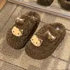 Pantufas fofas com estampa de leopardo para mulheres, novos estilos outono e inverno, com sola grossa, forro de fleece, quentes e adequadas para uso interno e externo, com design de bico fechado