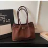 Bolso nuevo 2026, colección de otoño de moda, bolso de hombro de gran capacidad, diseño elegante y sofisticado, perfecto para los desplazamientos diarios de las mujeres
