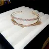 Pulsera Abierta de Flor de Zirconia de Doble Capa Super Brillante, Sensación de Lujo Ligero de Alta Gama, Accesorio de Mano Elegante Versátil para el Día a Día para Mujeres