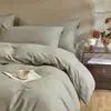Conjunto de cama de quatro peças em algodão escovado espesso Classe A, capa de edredom de algodão puro de alta qualidade, conjunto de lençóis de três peças em cor sólida quente para outono e inverno