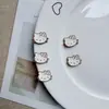 2026 Nuevos Accesorios de Gato Gatito Color Café al por Mayor DIY Pasador para el Cabello de Niña Llavero Taza de Agua Entrega Rápida Cuchillo Funda para Teléfono