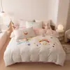 Juego de cuatro piezas de terciopelo de leche para niños, juego de tres piezas de sábana y funda de edredón de terciopelo coral para invierno, estilo de sábana de franela polar