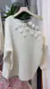 Suéter pullover floral tridimensional de estilo francés, novedad de principios de otoño 2026, tejido fino, suave y holgado para mujer