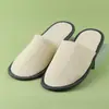 Zapatillas de lona desechables para hotel Habitación de hotel de lujo Viaje Alojamiento en casa Hospitalidad en el hogar Zapatillas antideslizantes logotipo