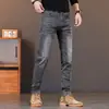 Calça Jeans Masculina Casual Marca Tendência Outono e Inverno 2026 Novo Estilo Coreano Slim Fit Skinny Calça Longa para Adolescentes