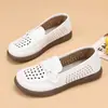Bai Zhenhe Verão 2026 Sapatos Casuais Vazados Simples Respiráveis Confortáveis Sapatos Vazados Femininos Laço Moda Sapatos de Mãe