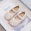 Sapatos Mary Jane de Bolinhas para Meninas 2026 Novo Estilo Primavera e Outono Sapatos Individuais com Laço Infantil Solado Macio Sapatos de Princesa Estilosos e Fofos