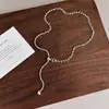 Colar Minimalista com Flor de Pérola Costurada em Corrente Fina de Prata e Pingente de Pérola em Gota, Joia de Pescoço Simples Longa Ajustável em Camadas