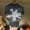 Otoño 2025 Nuevo Top de Manga Corta Estampado para Hombre Cielo Estrellado Desgastado Tendencia Lujo Ligero Manga Media Cuello Redondo Moda