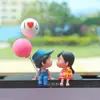 Adornos para Coche de Celebridad de Internet, Adornos Lindos de Pareja para Coche, Decoración al por Mayor para la Consola Central del Interior del Coche, Adornos Pequeños de Oficina