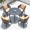 Mesa y silla de patio exterior Terraza Villa silla de ratán simple Ocio Jardín hierro Ratán tejido plástico madera placa de roca mesa de comedor con sombrilla