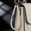 Cordón para Teléfono Móvil Cadena de Muñeca con Acabado de Lujo, con Cuentas, Colgante para Bolso Hecho a Mano de Alta Gama, Decoración de Mariposa Metálica Etérea con Perla