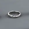 Anillo "Siete Virtudes" para Hombre Moderno Elegante Diseño de Nicho Simple Anillo para Dedo Índice de Hombre Anillo Único Joyería para Mano
