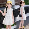 Conjunto Infantil Verão 2026 Novo Estilo Estilo Academia Top Sem Manga Gola Polo Saia Plissada Estilosa Crianças de Meia-idade e Grandes Roupas de Verão